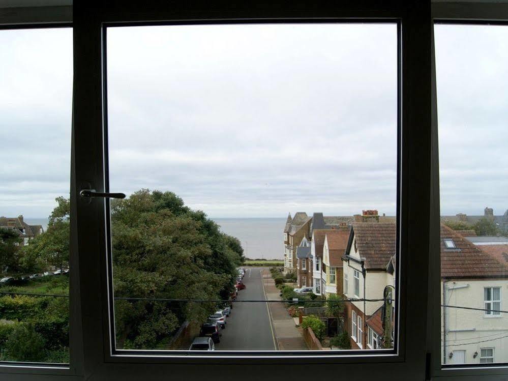 Sunset Guest House Hunstanton Exterior foto View from the window of a flat in the building